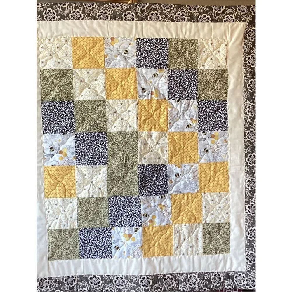 NWT. Hand Crafted Honey Bees Quilt